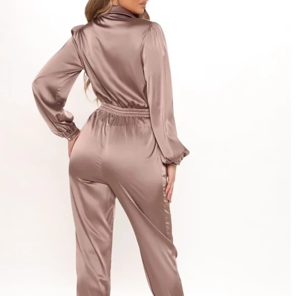 NEW Fashion Nova Satin Jumpsuit Beige/ Mocha (XS) - Picture 4 of 4